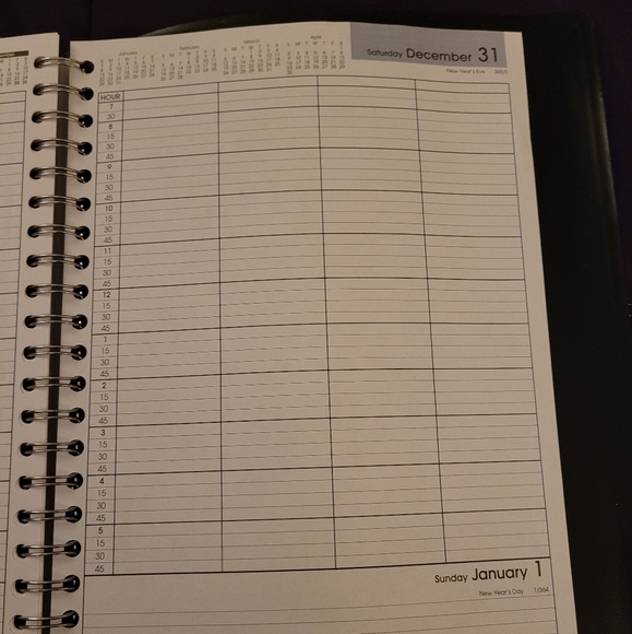 2022 AT-A-GLANCE 8" x 11" Daily Appointment Book, Four-Person Group, Black - Picture 5 of 6